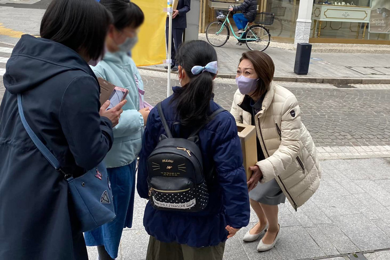 元町交差点にてウクライナ支援募金活動
