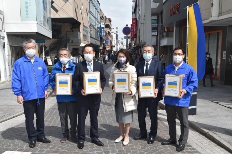 元町交差点にてウクライナ支援募金活動