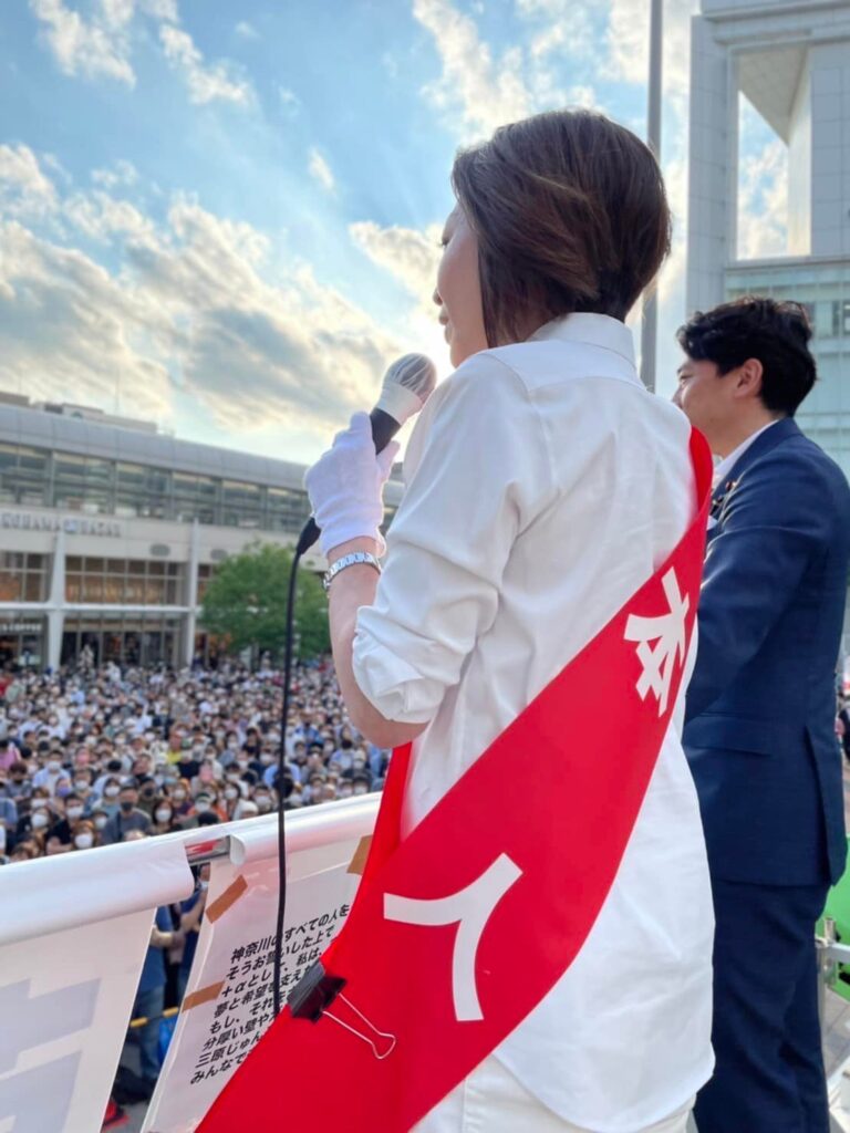 桜木町駅前にて街頭演説会