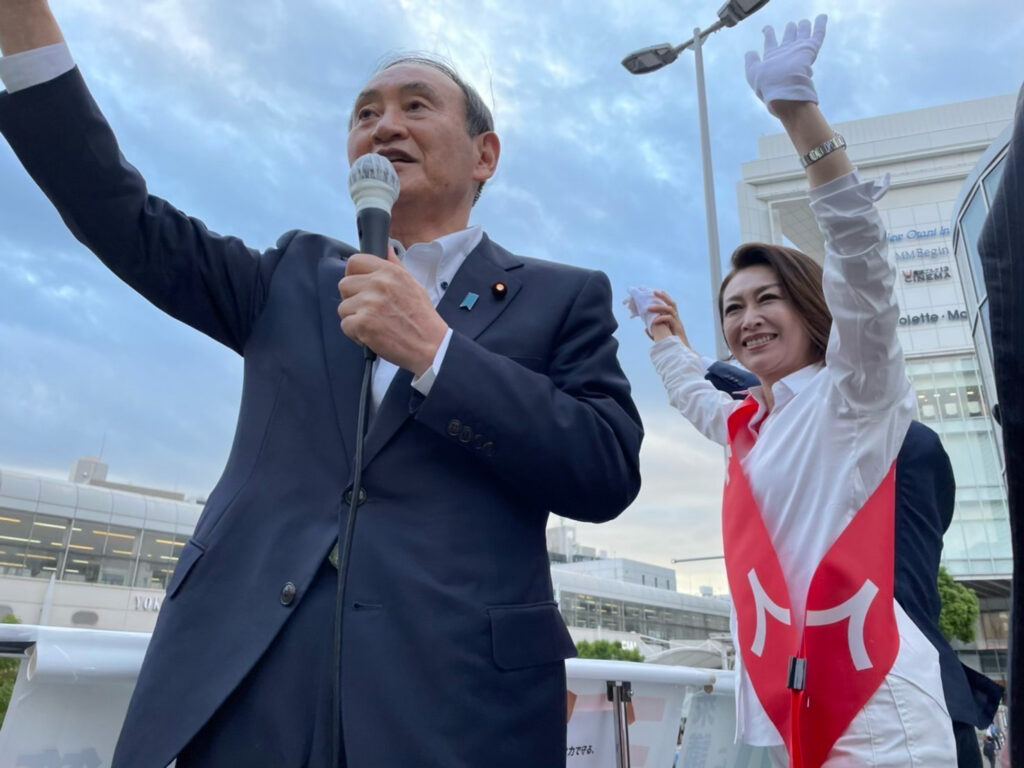 桜木町駅前にて街頭演説会