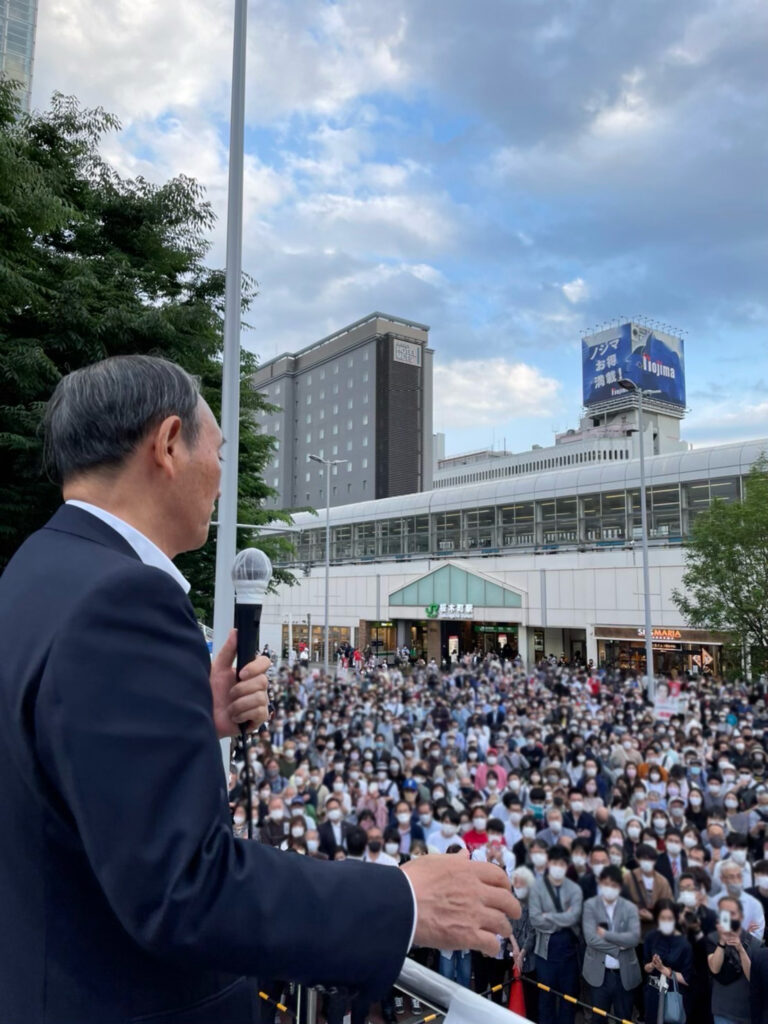 桜木町駅前にて街頭演説会