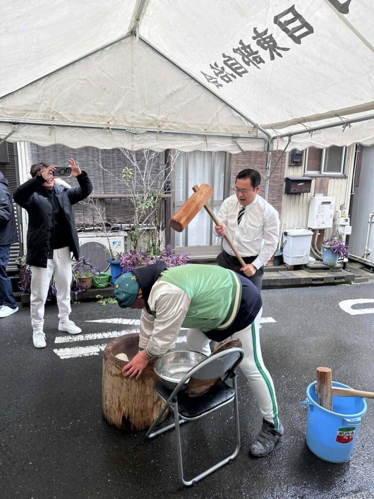 【もちつき大会と野球納会】笑顔が一番